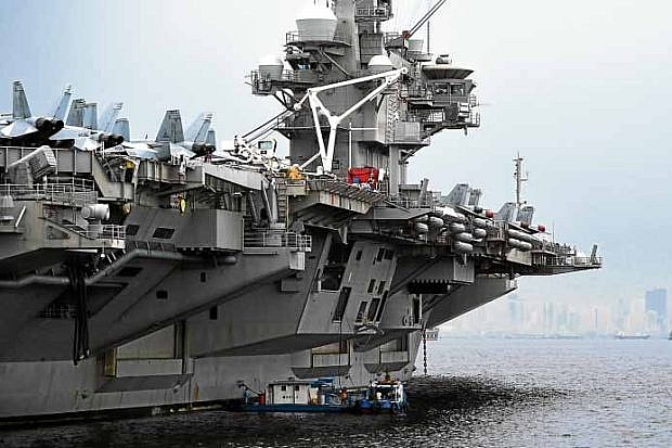 tham quan tau san bay uss ronald reagan dang tuan tra bien dong