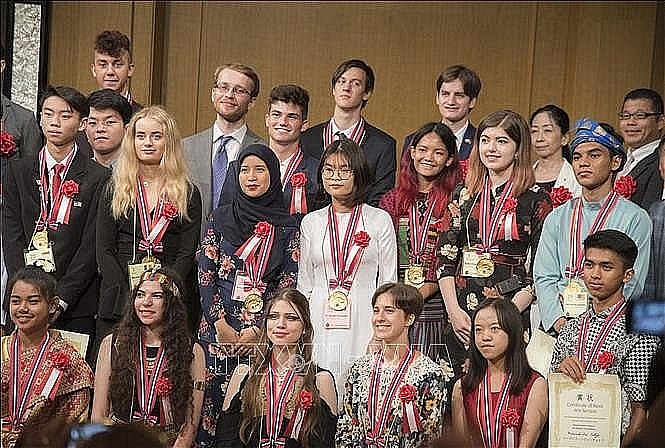 tac pham cua nu sinh viet 17 tuoi duoc trien lam tai bao tang my thuat nhat ban