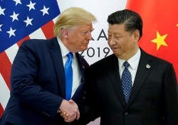 Ông Trump lùi thời hạn áp thuế với điện thoại, máy tính Trung Quốc