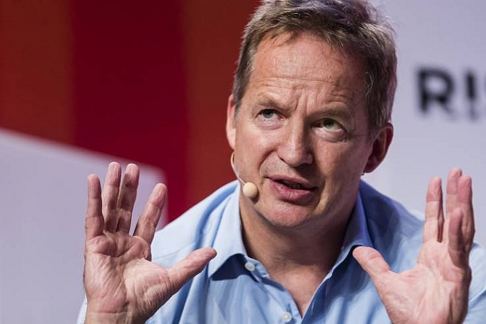 ceo cathay pacific tha mat chuc khong neu ten nhan vien bieu tinh o hong kong