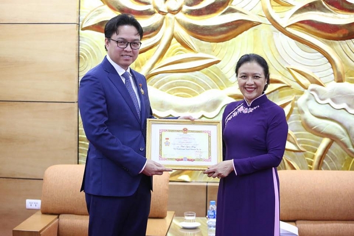 vufo trao ky niem chuong ton vinh dong gop khong met moi cua dai su campuchia tai viet nam