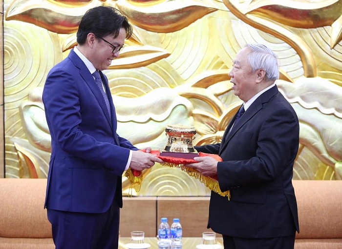 vufo trao ky niem chuong ton vinh dong gop khong met moi cua dai su campuchia tai viet nam