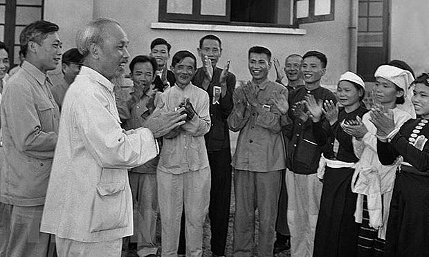 di chuc bac ho gia tri cua lich su tuong lai cho dat nuoc