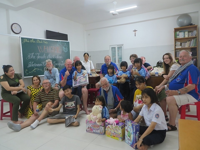 cuu chien binh uc giup do tre em kem may man tai tphcm