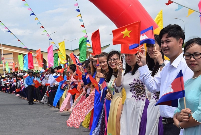 giao luu huu nghi bien gioi viet nam campuchia 2019 vang mai bai ca doan ket