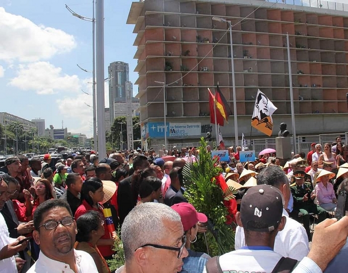dong dao nguoi dan thu do venezuela dang hoa tuong niem bac ho