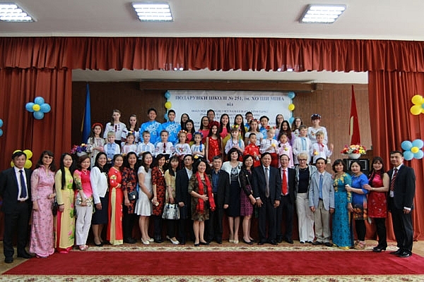 hoi huu nghi viet nam ukraine den kiev bat dau chuyen tham ukraine