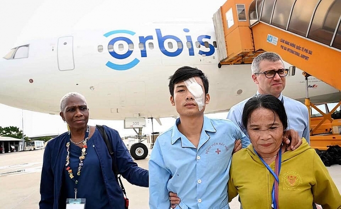 kham pha benh vien bay orbis co mot khong hai tren the gioi