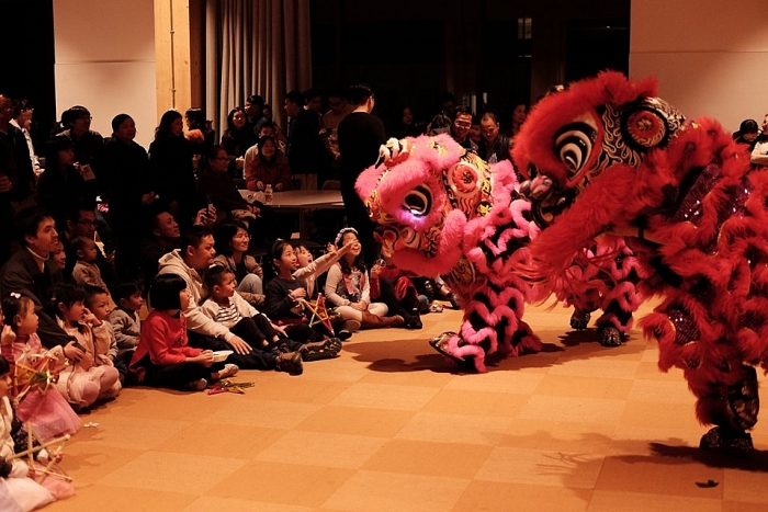 trung thu soi dong giua long thu do canberra cua australia