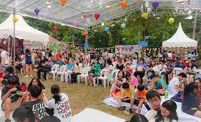 hoi cho vietnam lah 2019 ve nha mang dac san ba mien den singapore