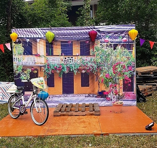 hoi cho vietnam lah 2019 ve nha mang dac san ba mien den singapore