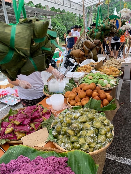 hoi cho vietnam lah 2019 ve nha mang dac san ba mien den singapore