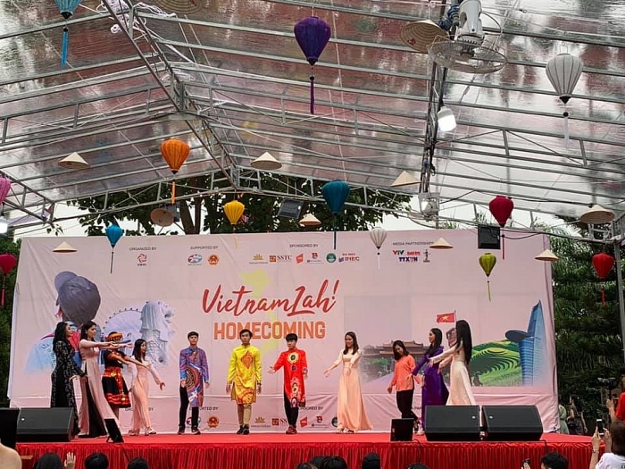 hoi cho vietnam lah 2019 ve nha mang dac san ba mien den singapore