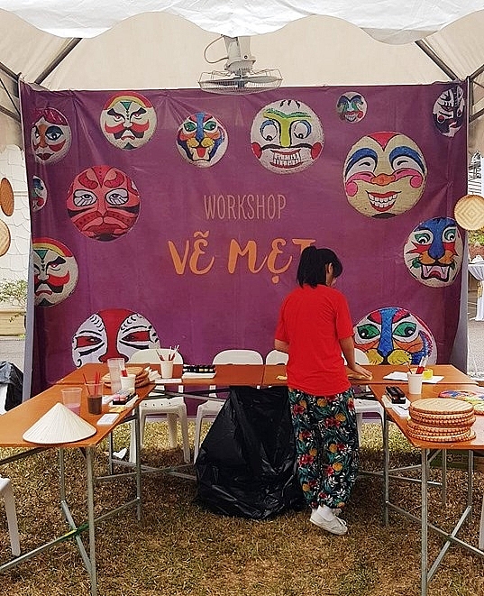 hoi cho vietnam lah 2019 ve nha mang dac san ba mien den singapore