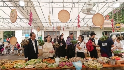 hoi cho vietnam lah 2019 ve nha mang dac san ba mien den singapore