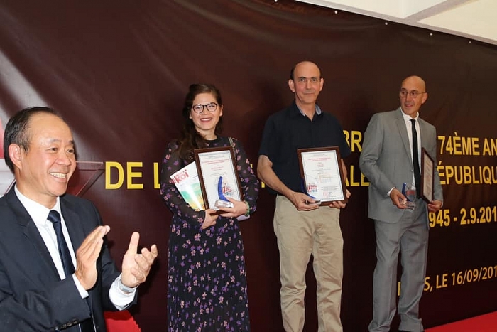 viet nam trao tang huan chuong huu nghi cho nguyen dai su phap