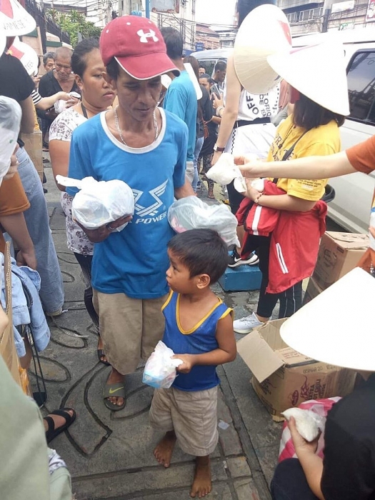 nguoi tre viet nam thanh lap nhom thien nguyen giup do nguoi vo gia cu philippines