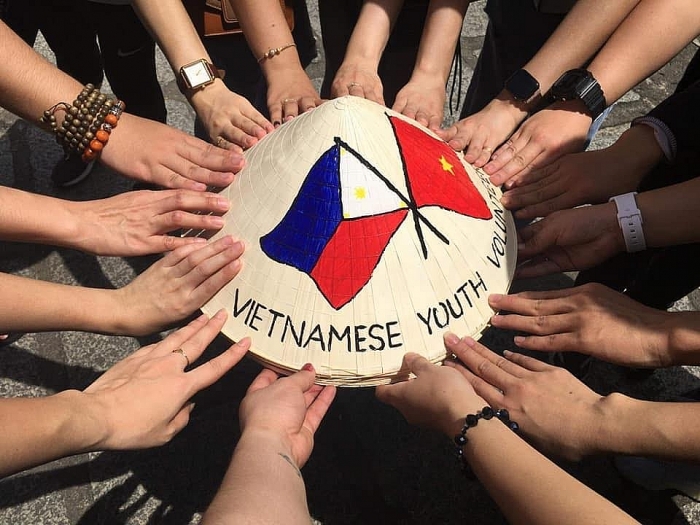 nguoi tre viet nam thanh lap nhom thien nguyen giup do nguoi vo gia cu philippines