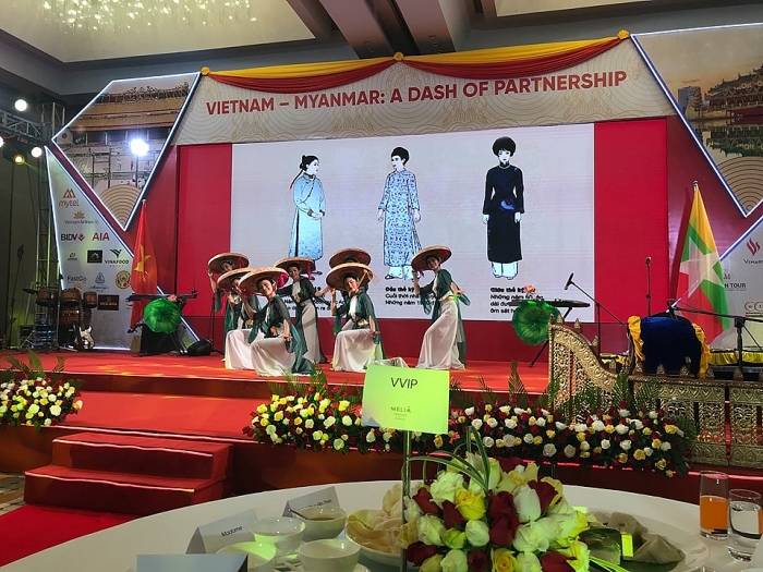 giao luu van hoa viet nam myanmar nhung sac mau truyen thong va hien dai