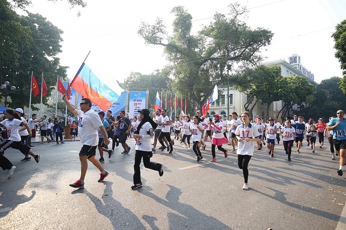 gan 1500 vdv tham du giai chay bao hanoimoi mo rong lan thu 46