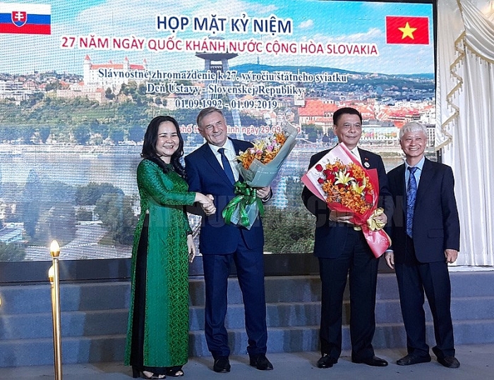 tphcm sap co toa thap huu nghi viet nam slovakia