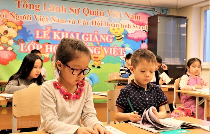 day tieng me de cho the he tre nguoi viet o nga can su chung suc chung long tu nhieu phia