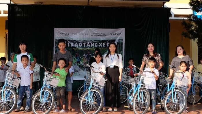 childfund trao tang xe dap cho hon 90 hoc sinh ngheo huyen tan lac hoa binh