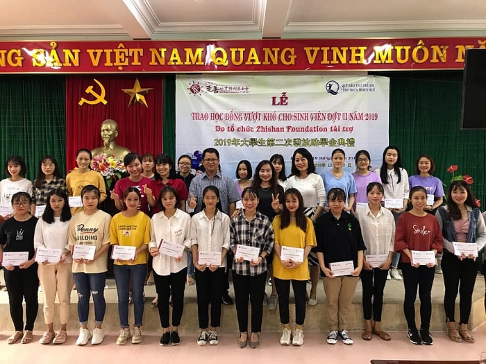 zhishan nuoi giu uoc mo den truong cho hon 100 sinh vien vuot kho tai hue