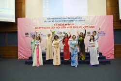 Lần đầu tiên tổ chức cuộc thi áo dài tại Malaysia và Lào