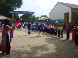 tinh nguyen vien israel day tieng anh son sua 3 truong tai lao cai