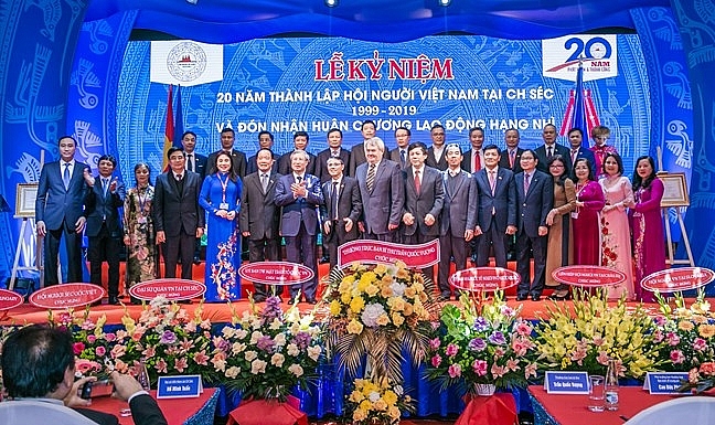 tien sy nguyen duy nhien tai dac cu chu tich hoi nguoi viet tai czech