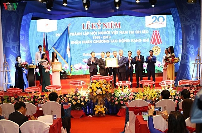 tien sy nguyen duy nhien tai dac cu chu tich hoi nguoi viet tai czech