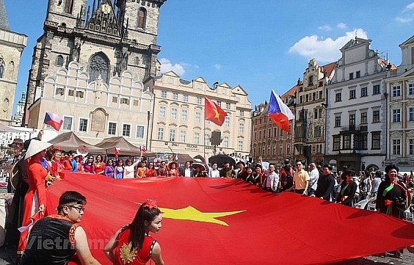 tien sy nguyen duy nhien tai dac cu chu tich hoi nguoi viet tai czech