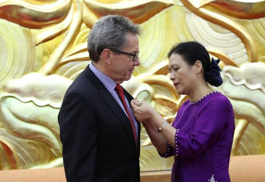 vufo ghi nhan dong gop cua giam doc childfund australia sau gan 14 cong hien cho tre em