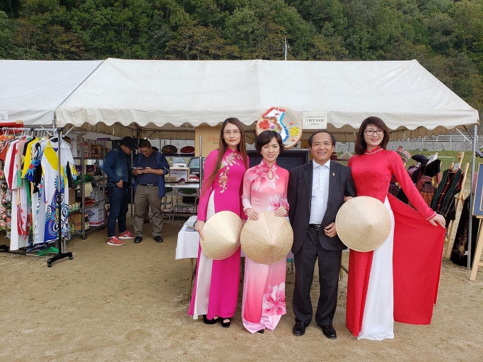 tong lanh su quan tai osaka tich cuc quang ba hinh anh viet den voi nguoi dan nhat