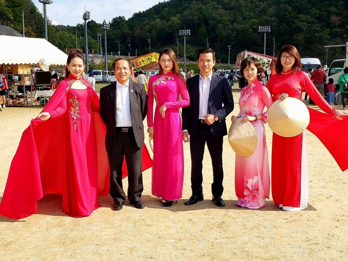 tong lanh su quan tai osaka tich cuc quang ba hinh anh viet den voi nguoi dan nhat