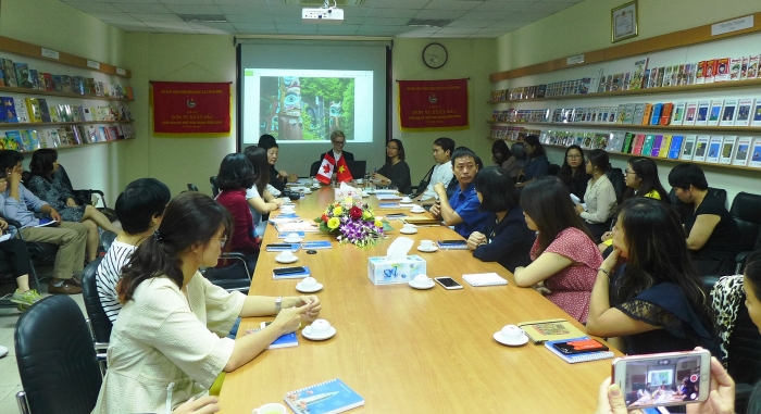 hoa si minh hoa canada giao luu voi 20 hoa si viet nam
