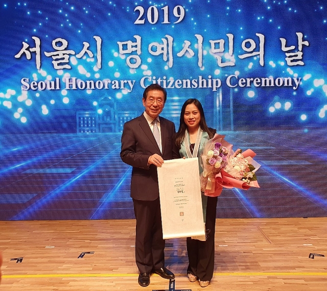 nguoi phu nu viet nam dau tien nhan danh hieu cong dan danh du seoul han quoc