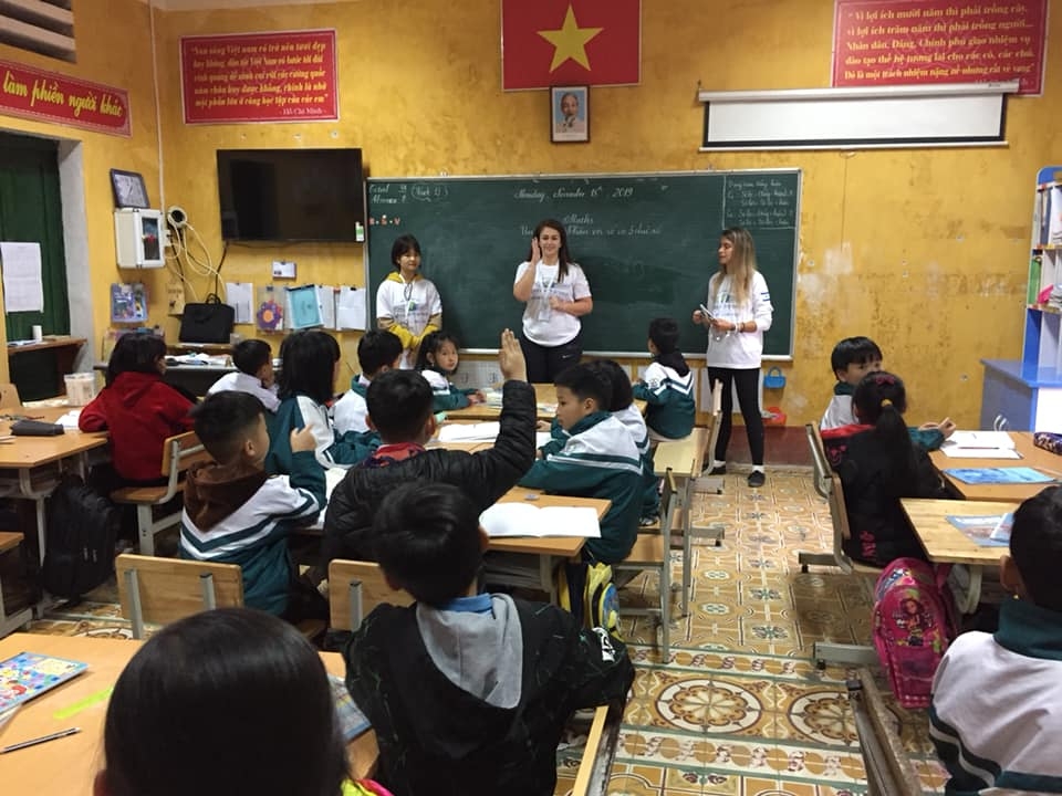 tinh nguyen vien israel day tieng anh son sua 3 truong tai lao cai