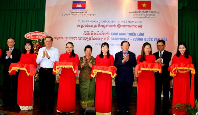 khai mac trien lam mo dau cho tuan van hoa campuchia tai can tho