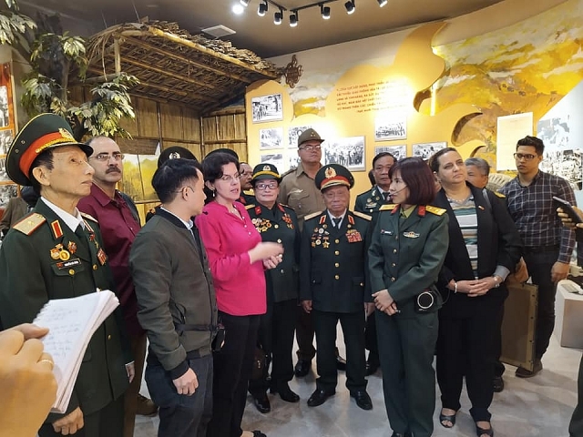 tinh huu nghi viet nam cuba tren nhung neo truong son gian kho