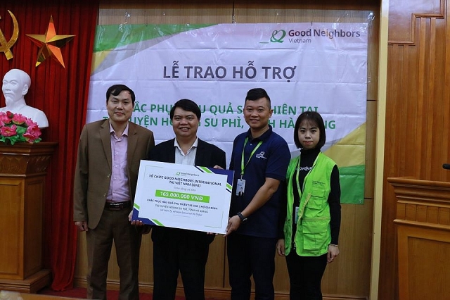 gni trao 165 trieu dong ho tro cac gia dinh anh huong thien tai tai hoang su phi
