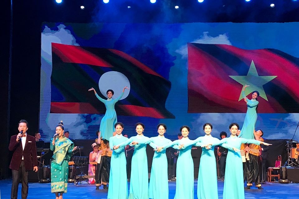khai mac tuan van hoa viet nam keo dai 6 ngay tai lao