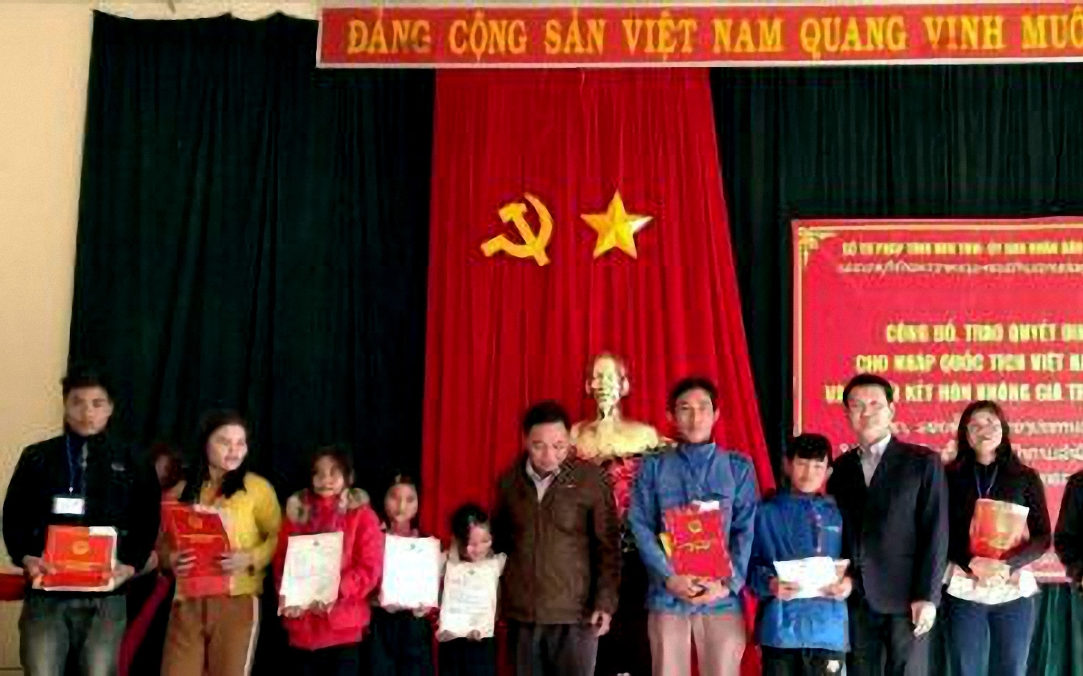 hon 50 nguoi lao don nhan quoc tich viet nam