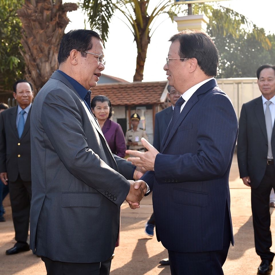 viet nam trao tang campuchia cong trinh cho bien gioi kieu mau