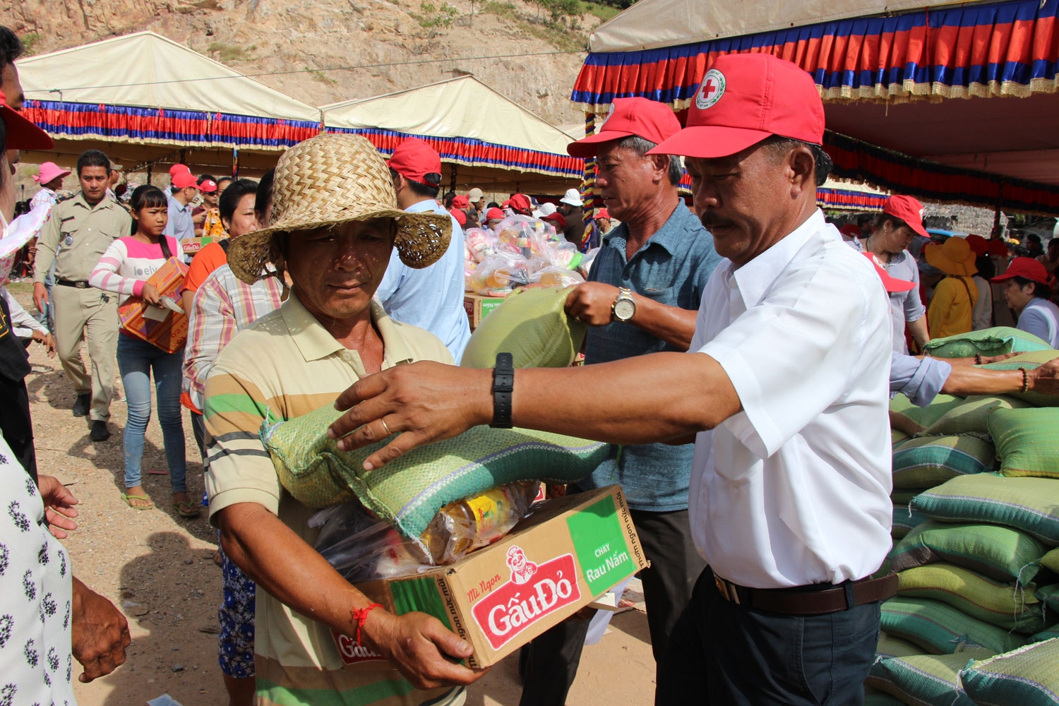 hoi huu nghi viet nam campuchia binh duong tang cuong hop tac voi hai tinh ket nghia kratie va kandal