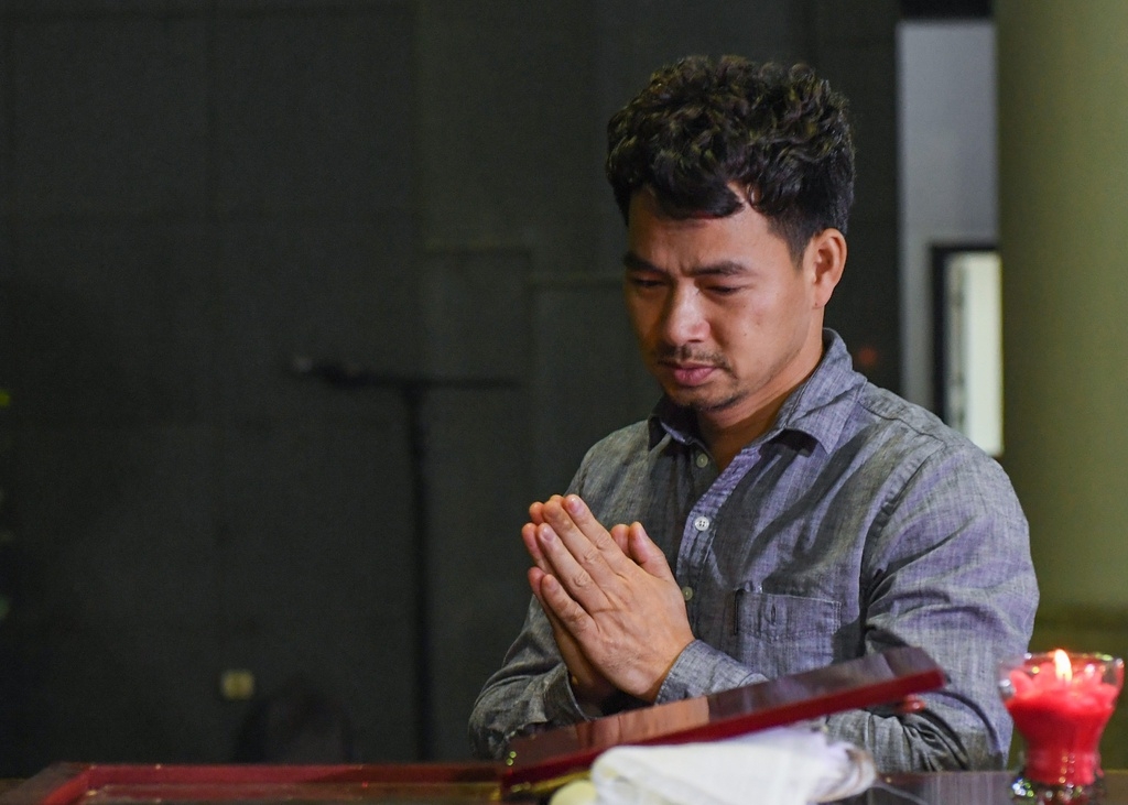 dong nghiep bat khoc dau buon trong le tang nsut vu manh dung