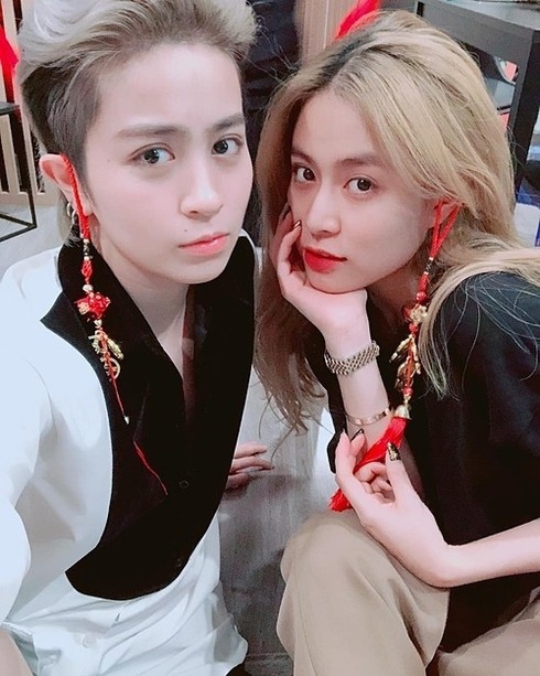 tin tuc giai tri viet moi nhat 24h 212 nam ca si lynk lee khoe hinh anh nu tinh voi vay tre vai
