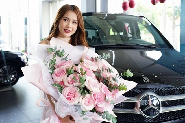 Tin giải trí sao Việt hôm nay (1/3): Á hậu Huyền My khoe đường cong cùng bikini táo bạo tin giai tri sao viet hom nay 13 a hau huyen my khoe duong cong cung bikini tao bao
