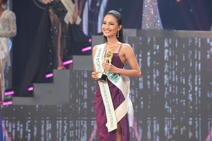 tin tuc giai tri sao viet hom nay 93 phuong oanh hon ban trai qua khau trang giua mua dich covid 19